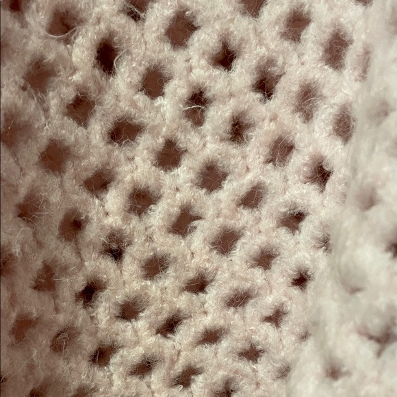 Woman’s Universal Thread Large Oversized Blush Pink V-Neck Sweater - Picture 4 of 5